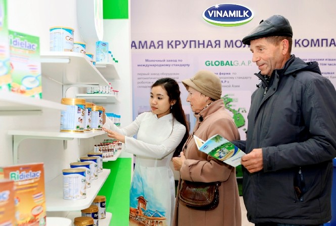 Vinamilk lọt danh sách 'Doanh nghiệp xuất khẩu uy tín' năm 2017 Sản phẩm Vinamilk được trưng bày tại hội chợ “Hàng Việt Nam chất lượng cao Mátxcơva 2015” tại Nga và đã chiếm được cảm tình của người tiêu dùng nơi đây.