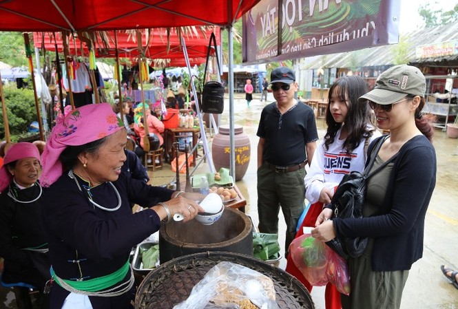 Khai mạc Lễ hội Ẩm thực & không gian văn hoá Tây Bắc 2018 Khai mạc Lễ hội Ẩm thực & không gian văn hoá Tây Bắc 2018