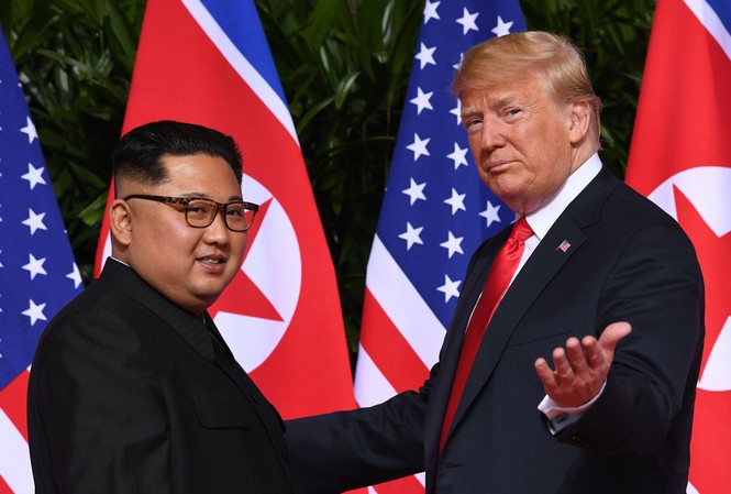 Ông Trump bất ngờ mời ông Kim đến biên giới liên Triều Tổng thống Mỹ Donald Trump và Chủ tịch Triều Tiên Kim Jong-un. Ảnh: Getty