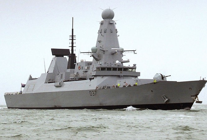Vừa tham gia liên minh của Mỹ, Anh lập tức điều tàu chiến tới Vịnh Ba Tư Tàu HMS Duncan. Ảnh: AP