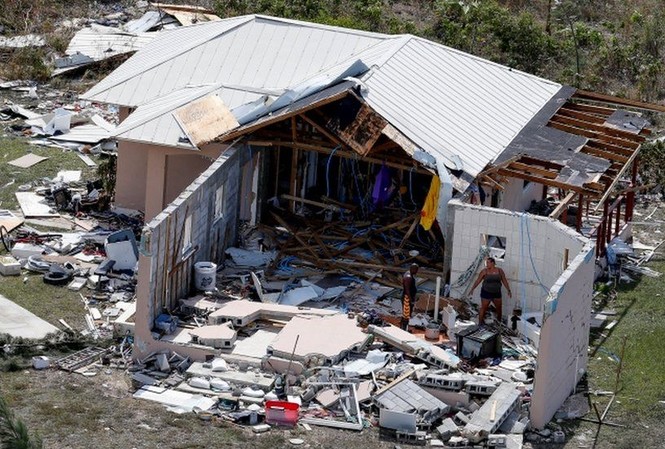 Dân Mỹ nín thở đón bão ‘quái vật’ vừa đoạt mạng 20 người ở Bahamas Bahamas tan tành sau bão. Ảnh: Reuters
