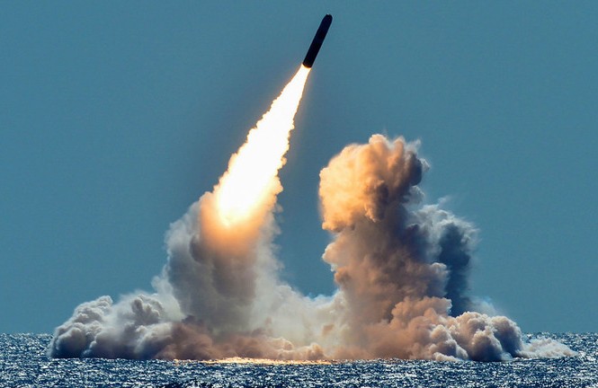 Hải quân Mỹ phóng liên tiếp 4 tên lửa 'hàng chục năm tuổi' Trident II Ảnh minh hoạ: Reuters
