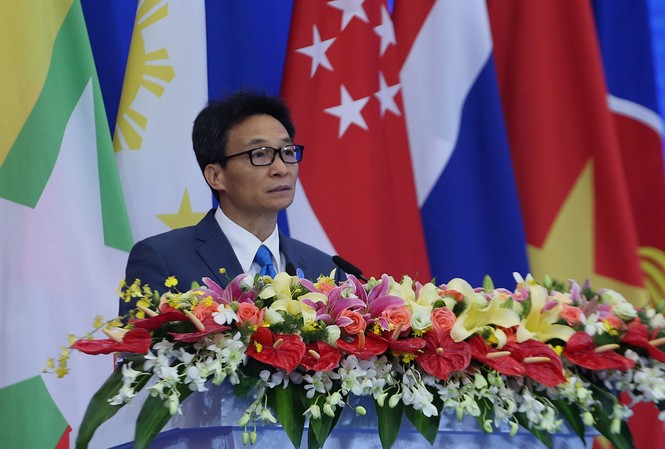 Phó Thủ tướng đề nghị Trung Quốc không để tiếp diễn tình hình phức tạp trên biển Phó Thủ tướng phát biểu tại lễ khai mạc Hội chợ. Ảnh: VGP/Đình Nam