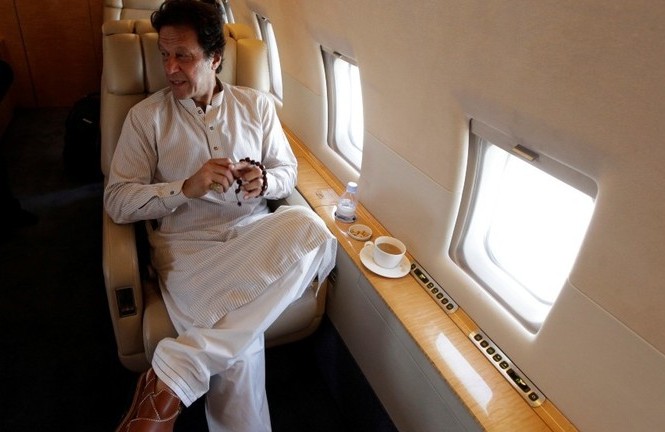 Chuyên cơ chở Thủ tướng Pakistan gặp sự cố giữa trời Thủ tướng Pakistan Imran Khan. Ảnh: Reuters