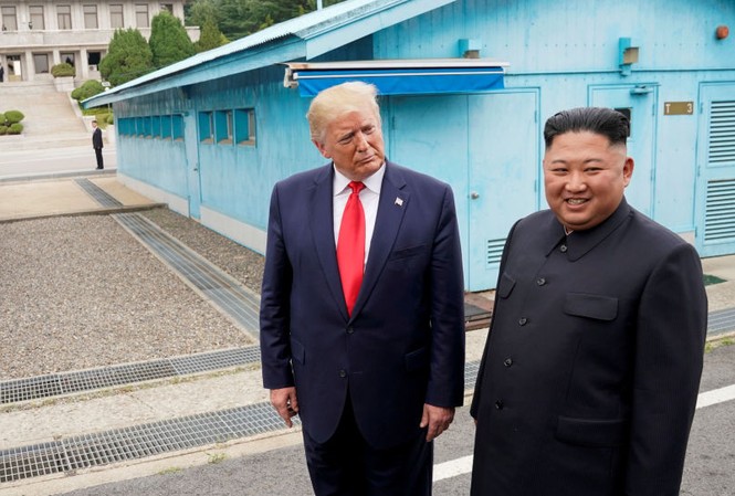 Giữa lúc căng thẳng, ông Trump vẫn gửi lời chúc mừng sinh nhật ông Kim Jong-un Tổng thống Mỹ Donald Trump và Chủ tịch Triều Tiên Kim Jong-un. Ảnh: Reuters