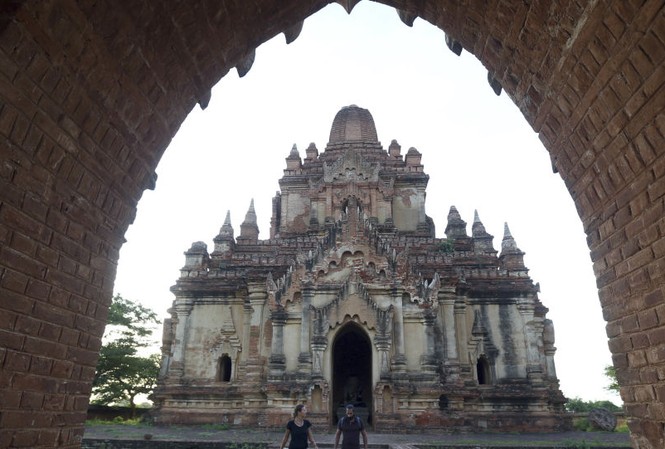 Cặp đôi bị lên án vì quay video khiêu dâm ở Di sản UNESCO Ảnh: AP