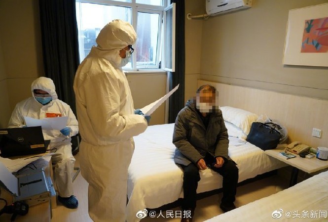 Bệnh nhân Covid-19 vừa ra viện đã vào tù Ông Li bị bắt vì giấu giếm tiền sử dịch tễ. Ảnh: Shanghaiist