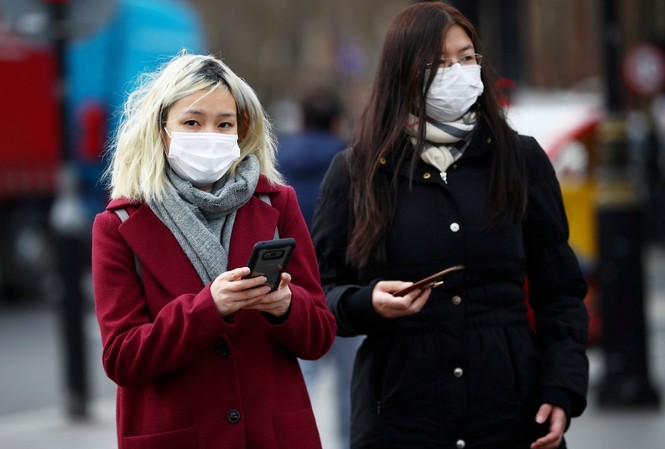 Anh miễn phí xét nghiệm, điều trị Covid-19 cho khách nước ngoài Ảnh: Reuters