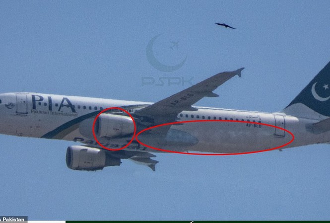 Máy bay rơi trúng khu dân cư Pakistan: 97 người thiệt mạng, chỉ 2 người sống sót Hình ảnh chiếc máy bay được ghi lại ngay trước khi rơi cho thấy động cơ bốc khói. Ảnh: Daily Mail