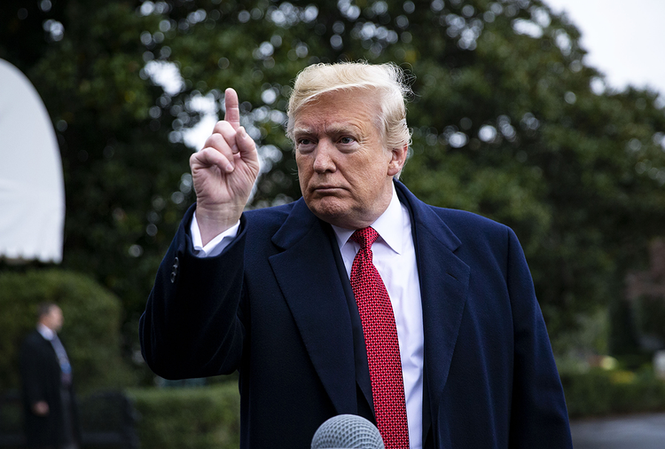 Ông Trump dọa ‘đáp trả khốc liệt gấp 1.000 lần’ nếu Iran tấn công Mỹ Tổng thống Trump. Ảnh: Bloomberg