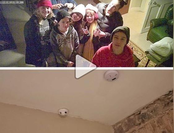 Khách thuê phòng phát hiện camera giấu kín livestream Khách thuê phòng phát hiện camera giấu kín livestream