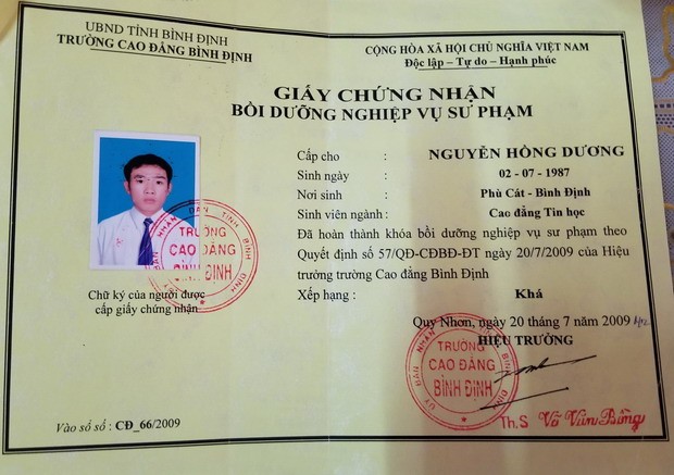 Hàng trăm giáo viên có nguy cơ mất việc vì giấy chứng nhận nghiệp vụ sư phạm? Giấy chứng nhận bồi dưỡng nghiệp vụ sư phạm của anh Nguyễn Hồng Dương tại Trường Cao đẳng Bình Định không được công nhận.