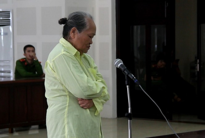 Bà lão 68 tuổi nhận án chung thân vì vận chuyển ma túy Bị cáo 68 tuổi ra tòa lần 2 vì tội vận chuyển trái phép chất ma túy