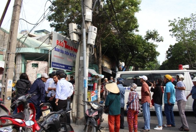 Công nhân rơi từ tầng 12 xuống đất tử vong Hiện trường vụ việc. Ảnh: Giang Thanh