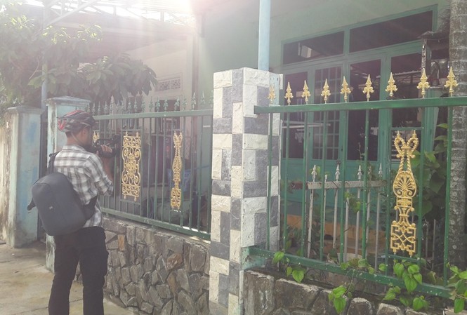 Án mạng kinh hoàng, 2 người chết trong nhà trọ Hiện trường nơi xảy ra vụ án khiến 2 người chết và 1 người bị thương nặng trên đường Tôn Đản (phường Hòa Phát, quận Cẩm Lệ, Đà Nẵng). Ảnh: V.Q