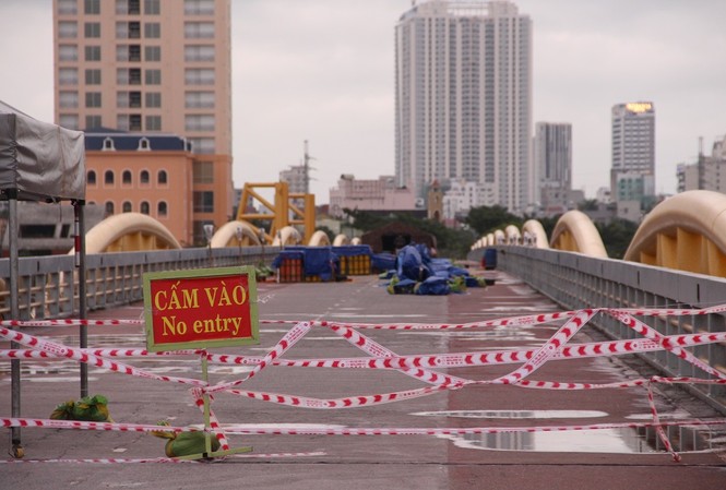 Cận cảnh trận địa pháo hoa Đà Nẵng trước giờ 'khai hỏa' Cận cảnh trận địa pháo hoa Đà Nẵng trước giờ 'khai hỏa'. Ảnh: Giang Thanh
