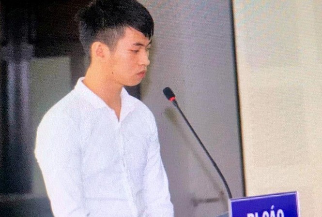 'Nổ' là công an, lừa đảo chiếm đoạt 3,2 tỷ đồng Bị cáo Hồ Xuân Huy tại tòa