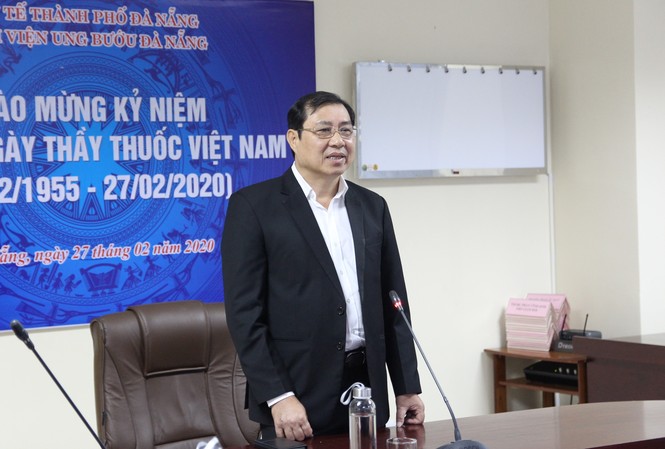 Chủ tịch Đà Nẵng thông tin việc khách Hàn Quốc ‘phản ứng’ chuyện cách ly Chủ tịch UBND TP Đà Nẵng cho biết, ngay khi nắm bắt thông tin về tình hình dịch bệnh Covid – 19 diễn biến phức tạp ở Hàn Quốc, Đà Nẵng đã chủ động đề xuất Thủ tướng cho phép cách ly tất cả các trường hợp đến từ vùng có dịch, cụ thể là Hàn Quốc