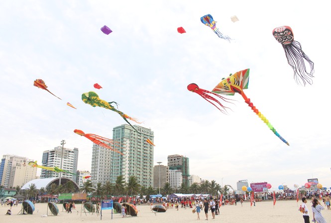 Đà Nẵng tạm dừng tour đến và đi các vùng có dịch ở Hàn Quốc Sở Du lịch Đà Nẵng yêu cầu các doanh nghiệp kinh doanh lữ hành tạm dừng khai thác các tour du lịch đưa khách đi và đến từ các vùng có dịch tại Hàn Quốc