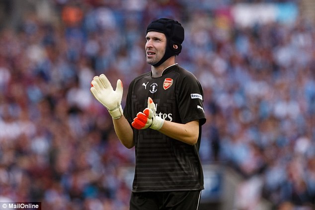 Cech tái ngộ Chelsea ngay trận ra mắt Arsenal Cech đã ở rất gần Arsenal.