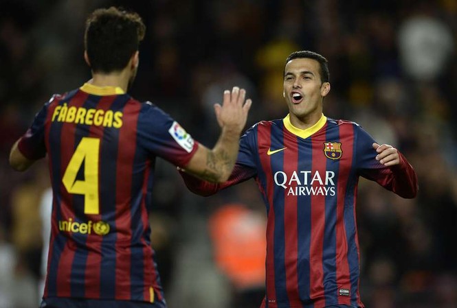 Fabregas lại khiến Arsenal nhận 'quả đắng' Fabregas lôi kéo Pedro về Chelsea.