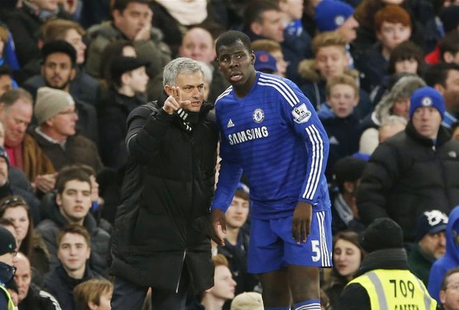 Học trò cưng sơ ý tố cáo Mourinho 'lách luật' Zouma sơ ý tố cáo Mourinho.