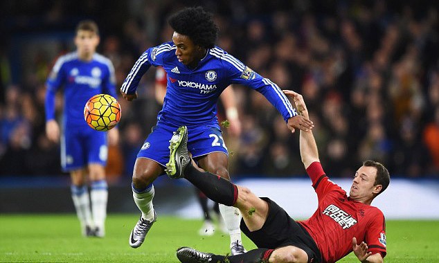 Chelsea thưởng nóng cho 'Vua sút phạt' Willian (áo xanh) sẵn sàng ký hợp đồng mới.