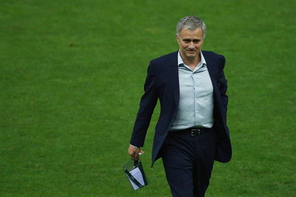 HLV Mourinho lại gây sức ép lên M.U HLV Mourinho lại gây sức ép lên M.U.