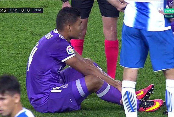 Real Madrid trả giá đắt cho màn san bằng kỷ lục Casemiro dính chấn thương khá nặng.
