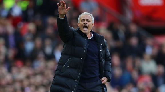 Phát ngôn sốc về trọng tài, Mourinho gặp họa? Mourinho đối mặt án phạt từ FA.