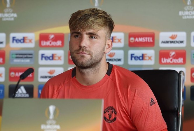 Học trò lấy lòng Mourinho trước trận đấu ở Europa League Luke Shaw không vui khi HLV Mourinho chỉ trích mình.