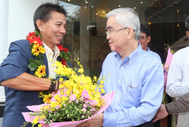 Bản tin Thể thao: Đích thân Chủ tịch VFF ra đón U19 Việt Nam Chủ tịch VFF ra đón U19 Việt Nam.