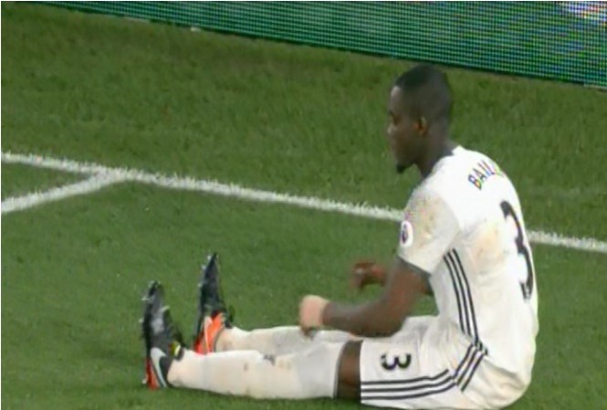 M.U trả giá đắt cho chiến thắng trước Crytal Palace Eric Bailly bất ngờ tái phát chấn thương.