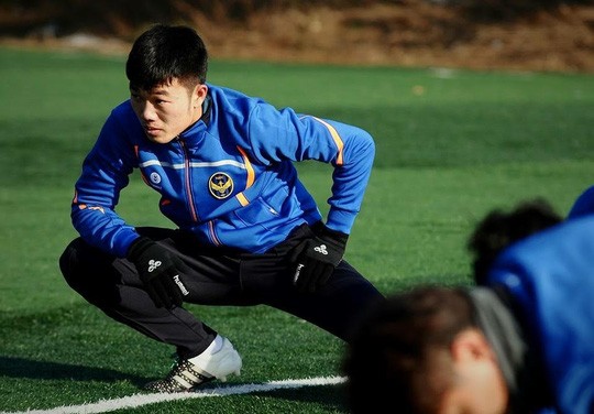BẢN TIN thể thao: Gangwon gọi Xuân Trường là “Park Ji Sung Việt Nam“ Gangwon gọi Xuân Trường là "Park Ji Sung Việt Nam".