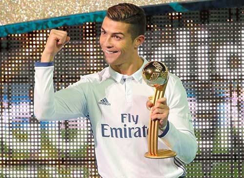 BẢN TIN Thể thao: CLB Trung Quốc dùng 'núi tiền' gạ mua Ronaldo Một đại gia Trung Quốc từng mời gọi Ronaldo với mức lương lên tới 1,6 triệu bảng/tuần.