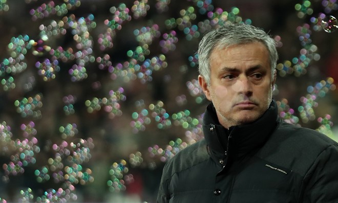 BẢN TIN Thể thao: Mourinho mất trụ cột hàng thủ về tay Arsenal Mourinho