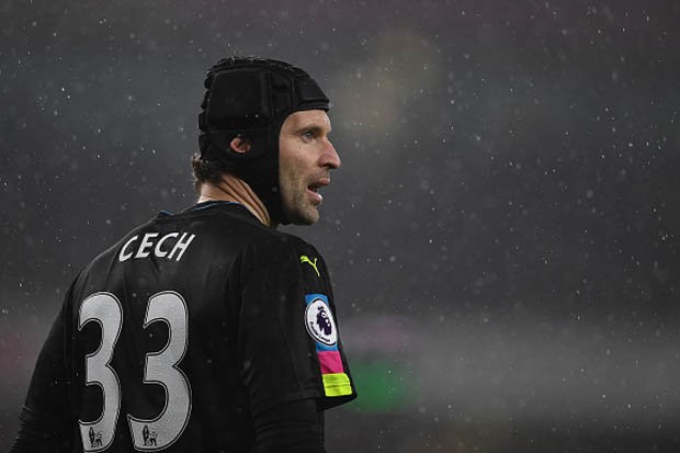 HLV Wenger 'trảm' Petr Cech vì mắc lỗi ngớ ngẩn Petr Cech mắc sai lầm nghiêm trọng trong trận đấu với Chelsea.