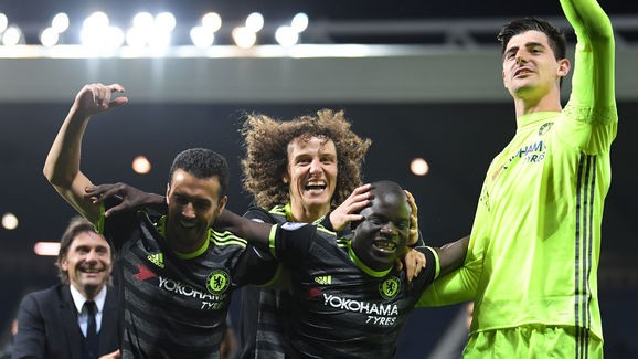 Vì sao 3 cầu thủ Chelsea không được nhận huy chương vô địch? Có ít nhất 3 cầu thủ Chelsea không được nhận huy chương vô địch.