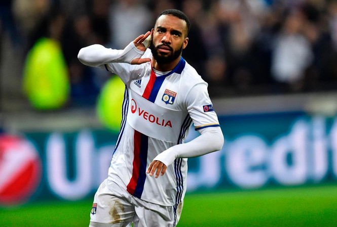 Atletico có người thay Griezmann, M.U mừng thầm Alexandre Lacazette đã đạt được thỏa thuận miệng với Atletico Madrid.