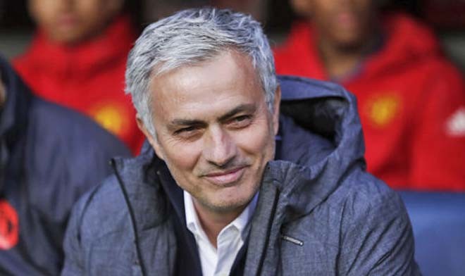Lộ danh sách mua sắm của Mourinho ở 'phiên chợ' Hè HLV Mourinho nhắm tới 25 cầu thủ trong danh sách ban đầu gửi lãnh đạo M.U.