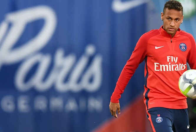 UEFA 'sờ gáy' PSG vì 2 thương vụ bom tấn Hè vừa qua, Neymar gia nhập Chelsea với giá 222 triệu euro.