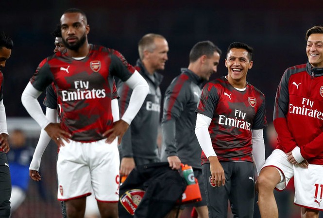 Ngôi sao Arsenal trên đường gia nhập M.U Mesut Ozil tiết lộ với đồng đội chuyện gia nhập M.U.