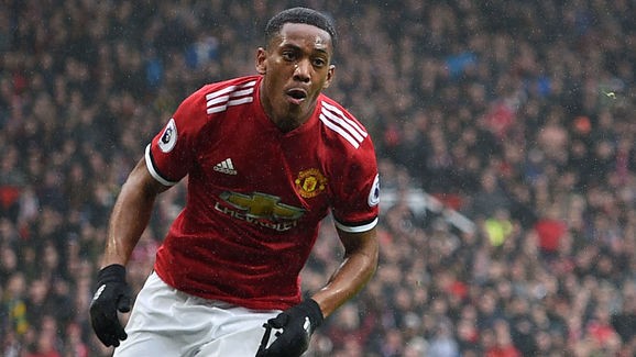 Phá lưới Tottenham, Martial ra yêu sách với Mourinho Martial ra yêu sách với HLV Mourinho.