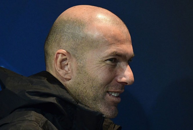 Zidane 'câu kéo' Hazard, Chelsea lo sốt vó HLV Zidane “bổ bom tấn” trong mùa Đông 2018.