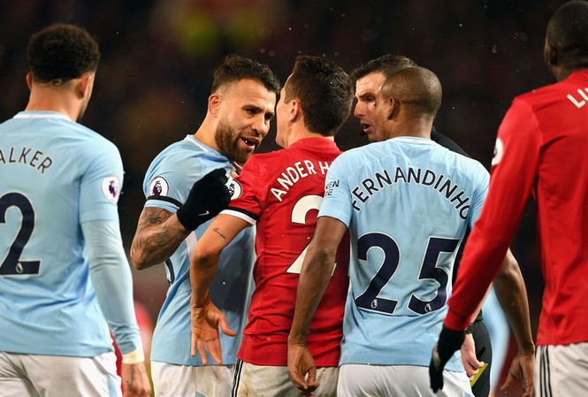 Diễn biến bất ngờ vụ ẩu đả sau derby Manchester Vụ lộn xộn tại Old Trafford có thêm tình tiết mới.