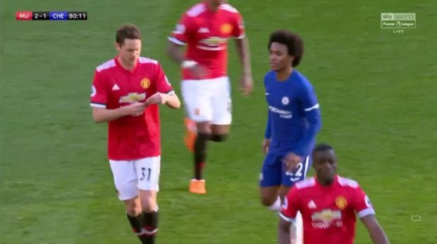 Bản tin thể thao: Mourinho viết mật thư, 'lệnh' cho học trò tẩy thẻ? Mourinho yêu cầu Nemanja Matic nhận thêm thẻ vàng.