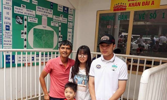 BẢN TIN thể thao: CLB HAGL thu tiền tỷ nhờ Xuân Trường, Công Phượng Xuân Trường trở lại HAGL thi đấu kể từ V.League 2018.