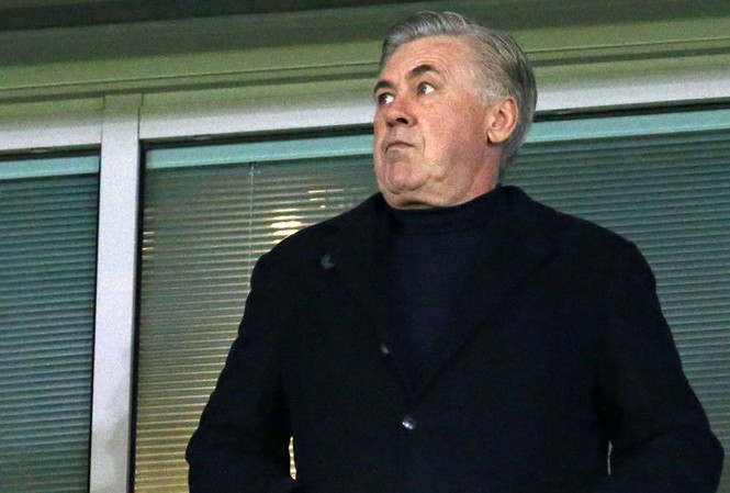 HLV Ancelotti bất ngờ lên tiếng về khả năng dẫn dắt Arsenal Carlo Ancelotti sẵn sàng ngồi vào "ghế nóng" ở Arsenal mùa tới.