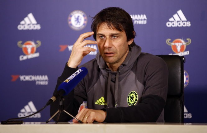 Vì sao Chelsea chưa dám sa thải HLV Conte? HLV Conte đang trải qua một mùa giải không mấy thành công cùng Chelsea.