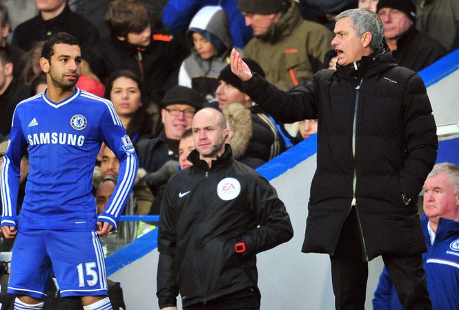 Giành danh hiệu xuất sắc nhất mùa, Salah đá đểu Mourinho Salah ngầm trách cứ HLV Jose Mourinho vì không tin dùng mình.